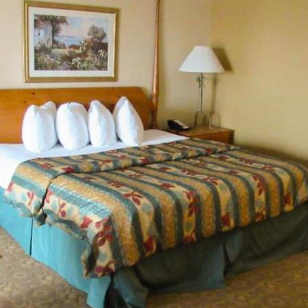 Magnuson Grand Pioneer Inn And Suites Есканаба Екстериор снимка