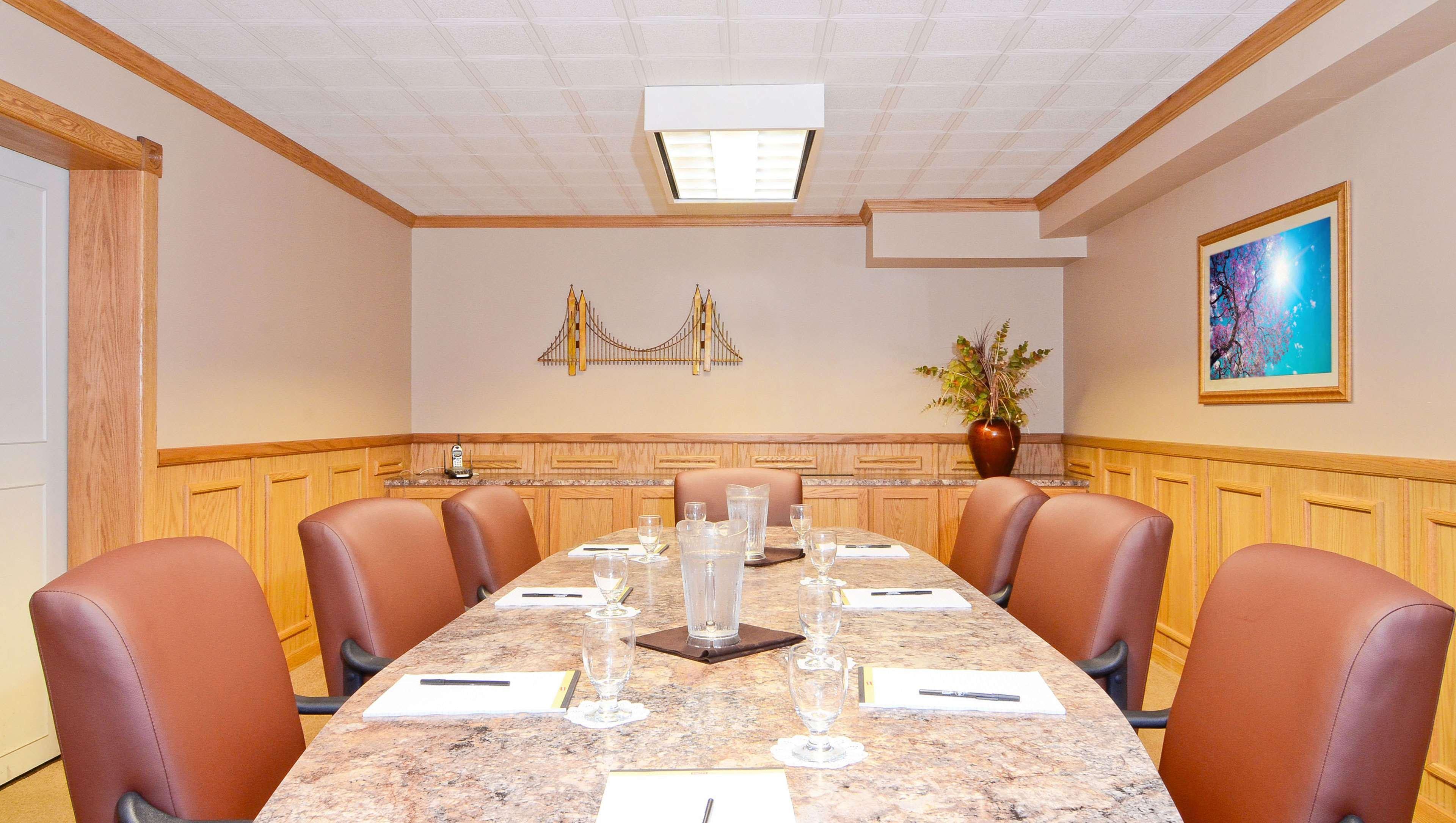 Magnuson Grand Pioneer Inn And Suites Есканаба Бизнес снимка