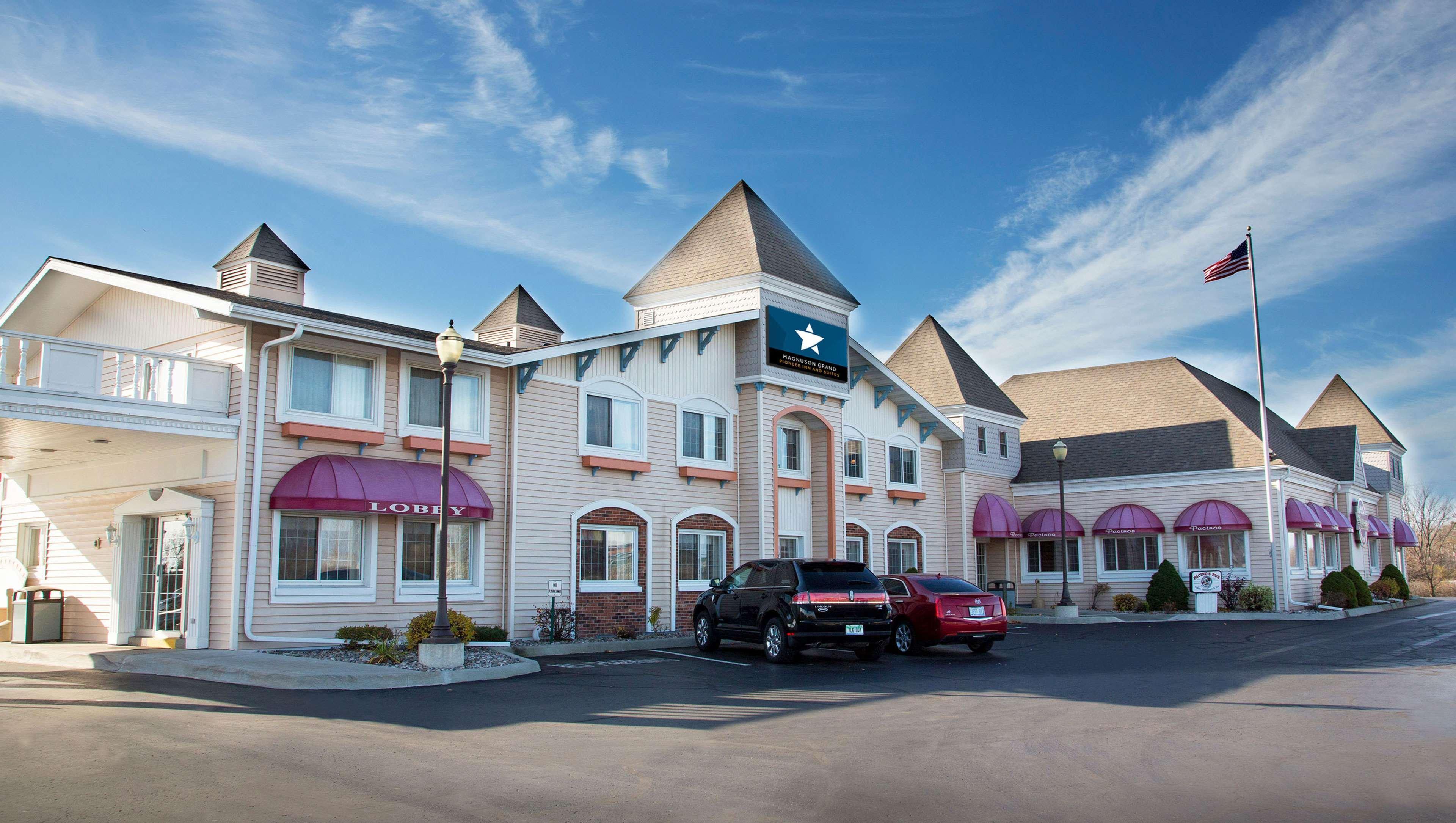 Magnuson Grand Pioneer Inn And Suites Есканаба Екстериор снимка