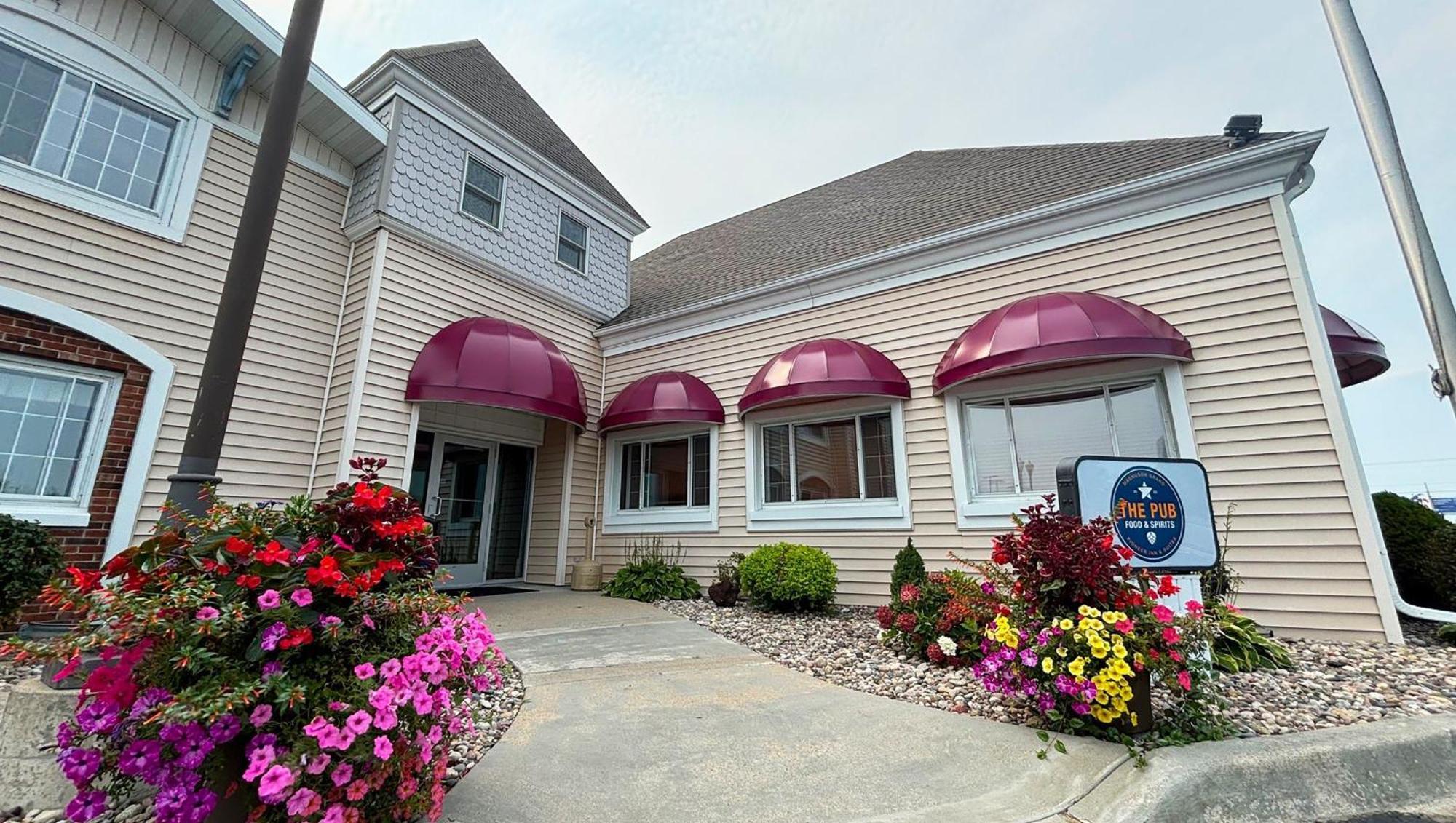 Magnuson Grand Pioneer Inn And Suites Есканаба Екстериор снимка