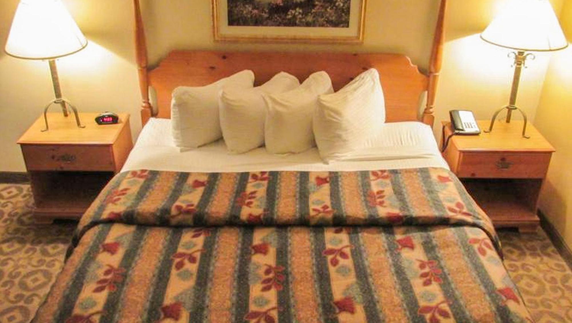 Magnuson Grand Pioneer Inn And Suites Есканаба Екстериор снимка