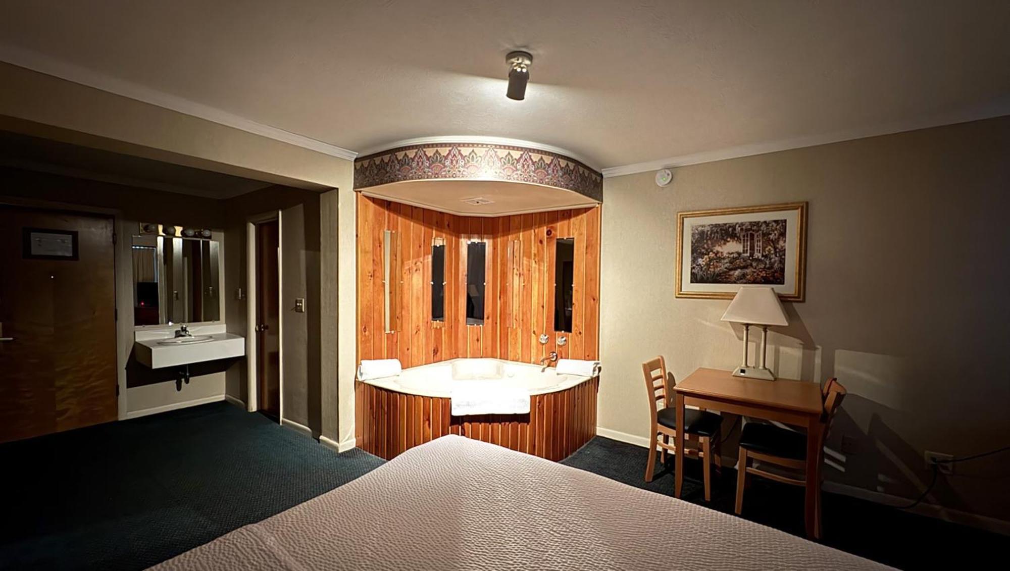 Magnuson Grand Pioneer Inn And Suites Есканаба Екстериор снимка