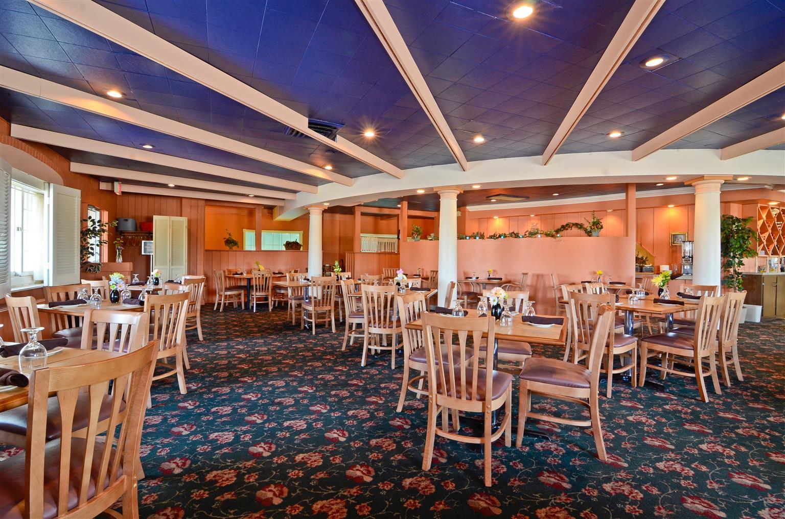 Magnuson Grand Pioneer Inn And Suites Есканаба Ресторант снимка
