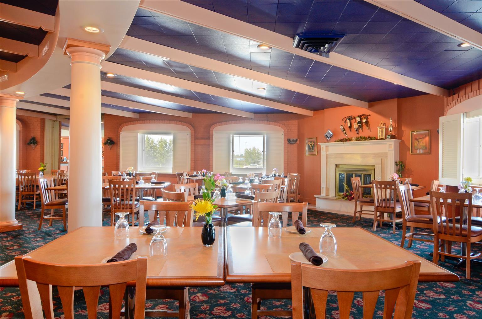 Magnuson Grand Pioneer Inn And Suites Есканаба Ресторант снимка