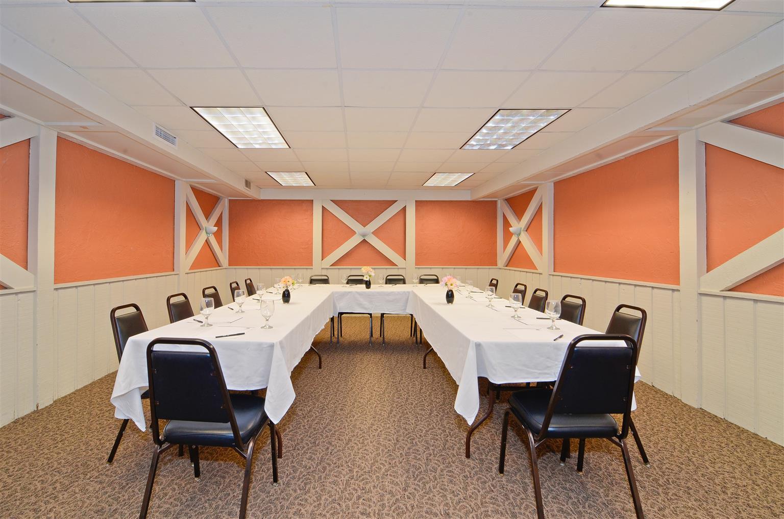 Magnuson Grand Pioneer Inn And Suites Есканаба Бизнес снимка