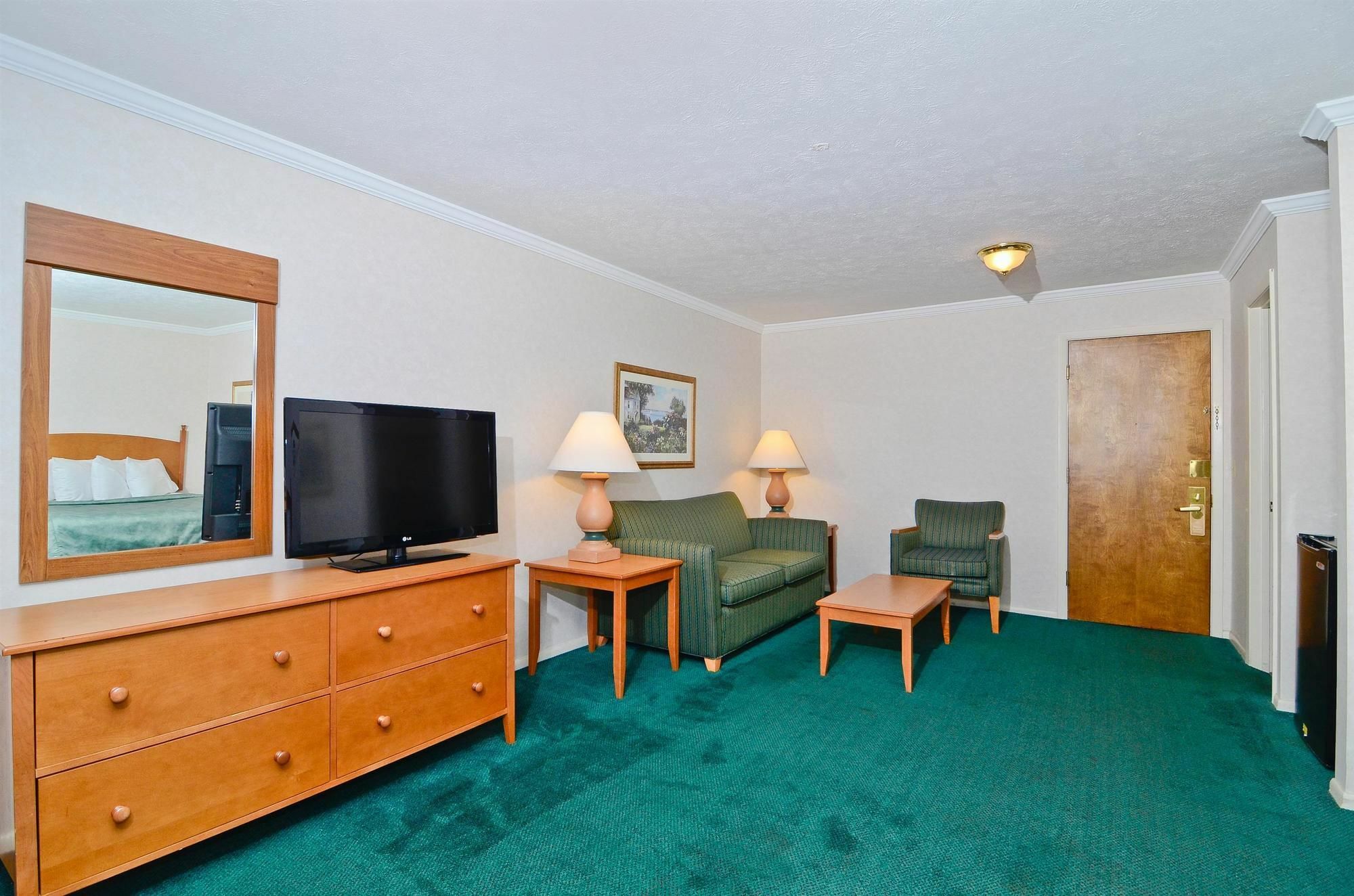 Magnuson Grand Pioneer Inn And Suites Есканаба Екстериор снимка